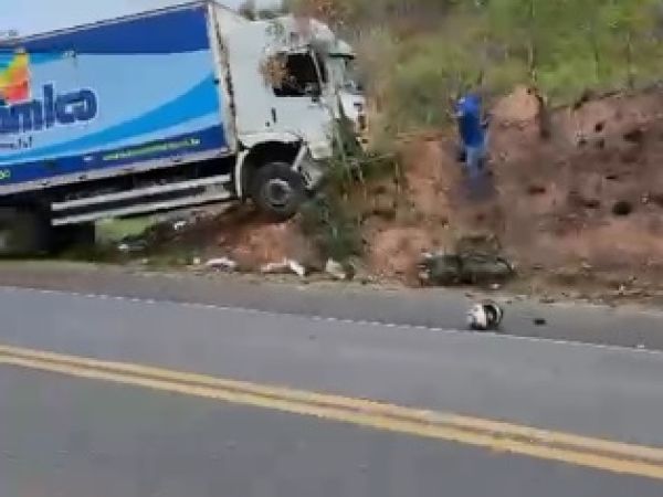 Acidente envolvendo caminhão e duas motos deixa dois mortos em Caxias