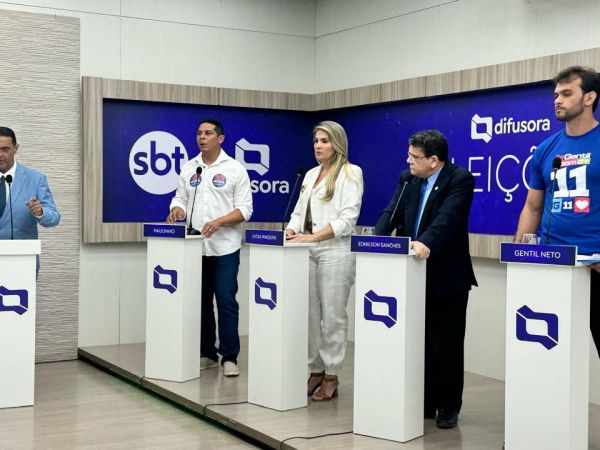 Candidatos discutem propostas em debate promovido pelo Grupo Difusora em Caxias