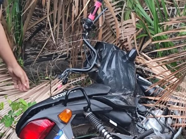 Moto roubada é localizada em matagal no Residencial Vila Paraíso