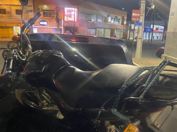 PM apreende moto roubada no bairro Antenor Viana