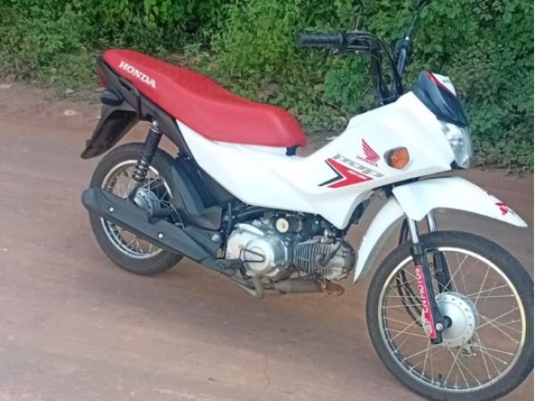 PM localiza motocicleta roubada em área de matagal no bairro Seriema