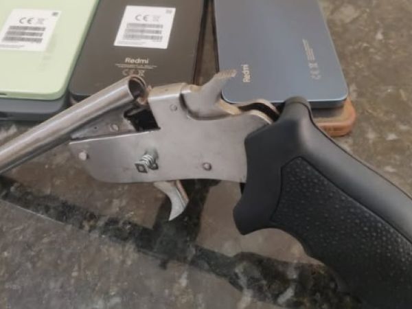Tentativa de fuga termina com apreensão de arma artesanal em Caxias