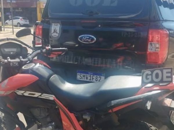 Polícia Militar recupera motocicleta roubada em matagal no bairro Matadouro