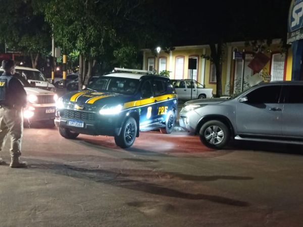 PRF apreende dois veículos roubados e prende suspeitos na BR-316, em Caxias