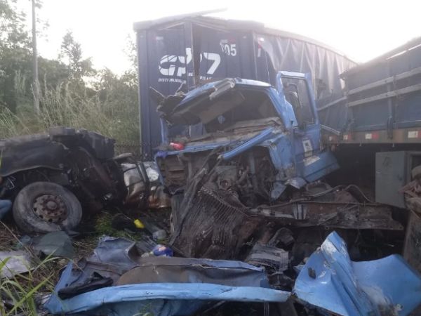 Caminhoneiro fica gravemente ferido em acidente com quatro veículos em Codó