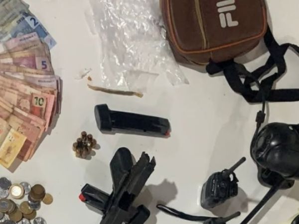 Suspeito é flagrado arremessando pistola pelo quintal durante cumprimento de mandado no Seriema