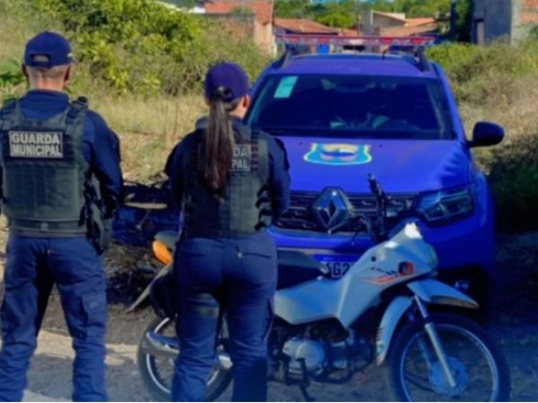 Guarda Municipal recupera motocicleta roubada escondida em matagal no bairro Lis Castro