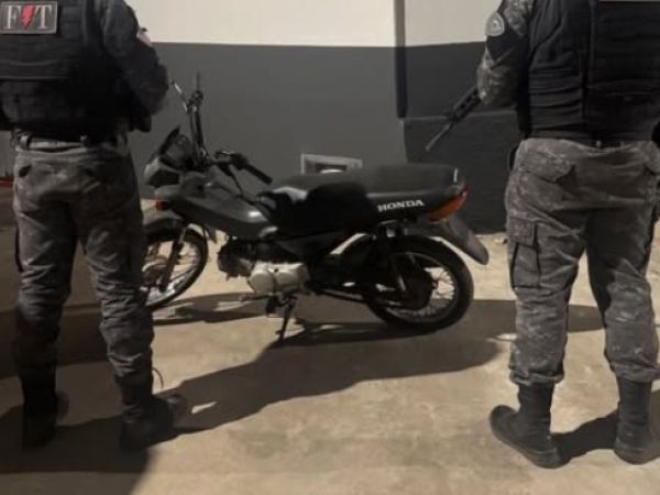 Moto com registro de roubo é encontrada abandonada no bairro Vila Alecrim