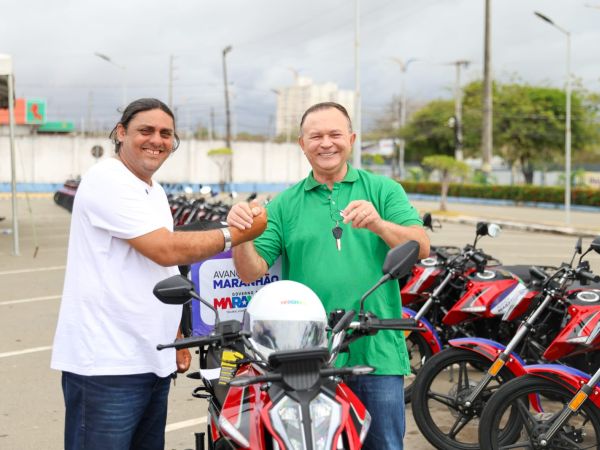 Brandão inicia entrega de motos e kits de trabalho e segurança da primeira fase do Avança Maranhão