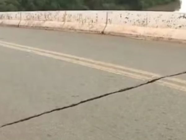 Ponte sobre o rio Itapecuru, na cidade de Rosário, sofre com a falta de manutenção