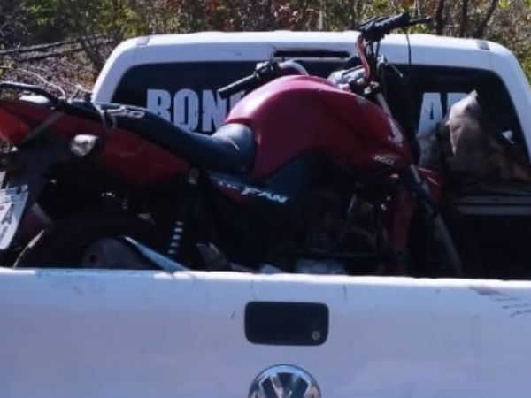 PM apreende moto roubada no bairro Tamarineiro