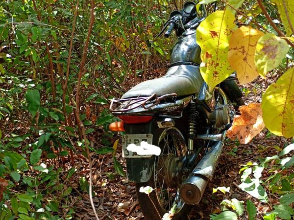 Polícia Civil localiza motocicleta roubada em matagal em Caxias
