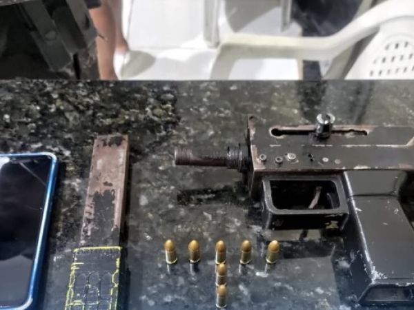 Trio suspeito por tentativa de homicídio é preso com armas de fogo em Caxias