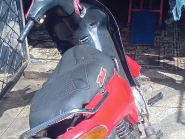 Motocicleta com registro de roubo é localizada na Avenida Santos Dumont