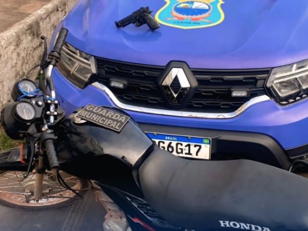 Guarda Municipal apreende simulacro de arma e recupera moto roubada após denúncia