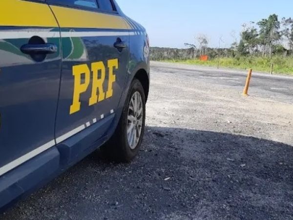 PRF recupera carro roubado e detém dupla por adulteração e receptação na BR-316, em Caxias
