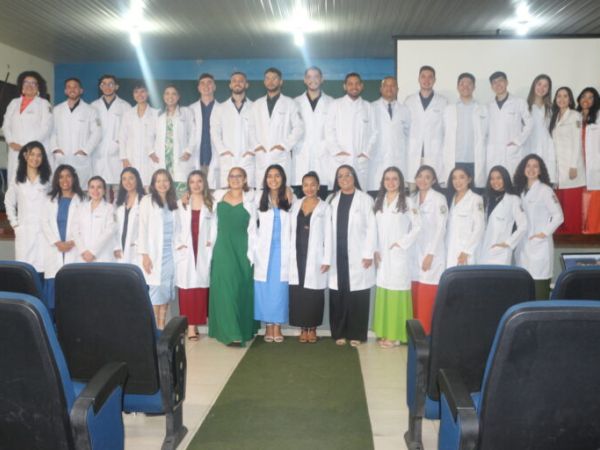 UEMA: Cerimônia do Jaleco da turma 22 do Curso de Medicina é realizada no Campus Caxias