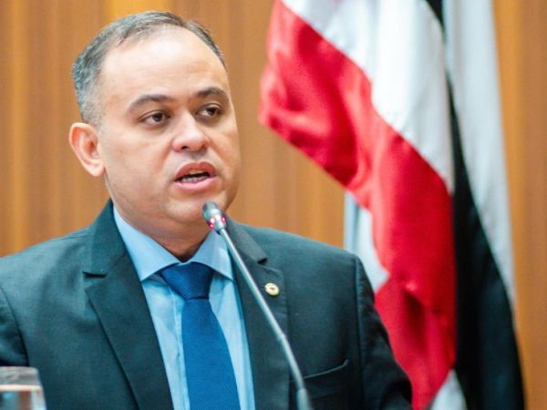 Catulé Júnior atua para impedir fechamento do curso de Medicina de Caxias