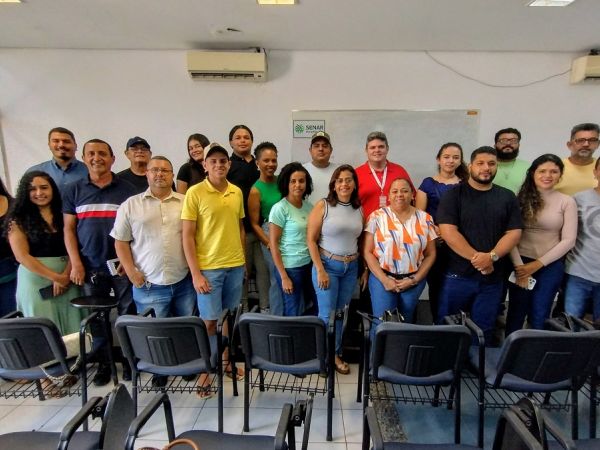 Minicurso sobre manejo de pastagem reúne produtores e estudantes em Caxias