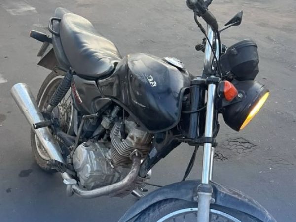 Motocicleta com sinais adulterações e queixa de roubo é flagrada em Caxias