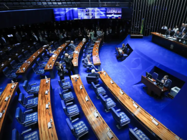 Senado segue Câmara e também derruba decreto do IOF