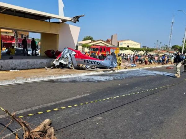 Avião de pequeno porte cai e deixa feridos em Teresina