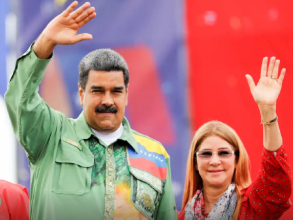 China pede aos EUA a libertação imediata de Maduro e sua esposa