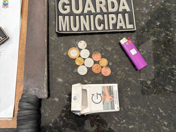 Guarda Municipal de Caxias detém homem com facão após denúncias de populares
