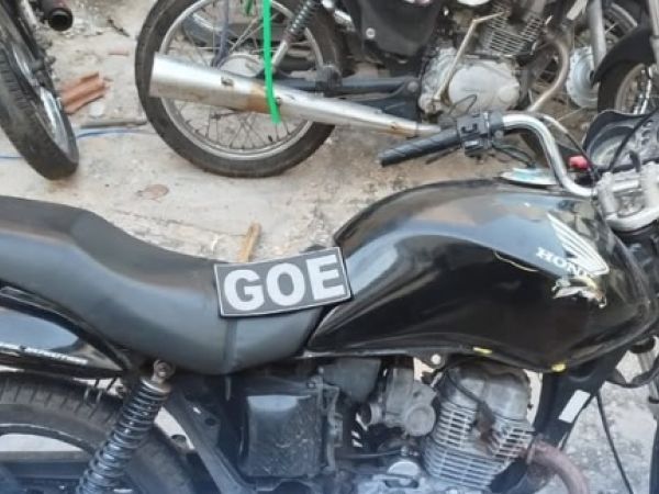 Motocicleta com restrição de roubo é recuperada 