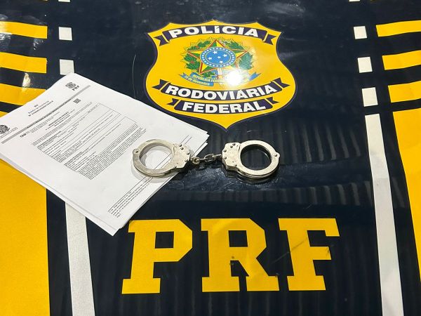 PRF prende três passageiras com mandados de prisão em aberto durante fiscalização em Caxias