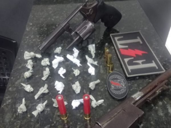 Suspeito de ameaçar moradores na zona rural de Caxias é preso com armas e drogas