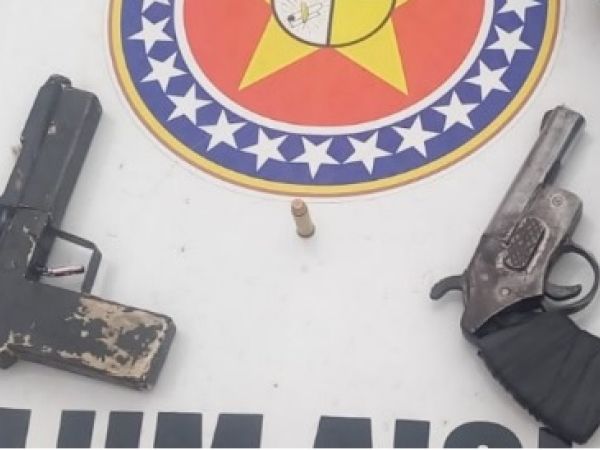 Fuga termina em acidente com apreensão de adolescentes, armas artesanais e moto roubada