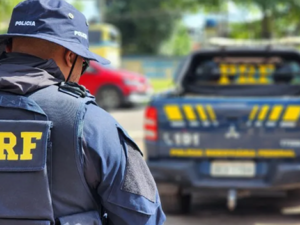 Motorista de caminhão é detido por dirigir quase 24 horas sem parar, fazendo uso de rebite