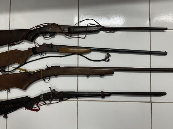 Quatro espingardas são apreendidas em casa no Residencial Hélio Queiroz
