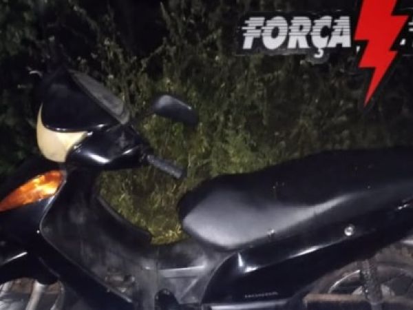 Moto roubada é recuperada no bairro Vila Arias