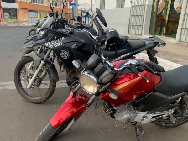 Polícia Militar localiza moto roubada no bairro Caldeirões