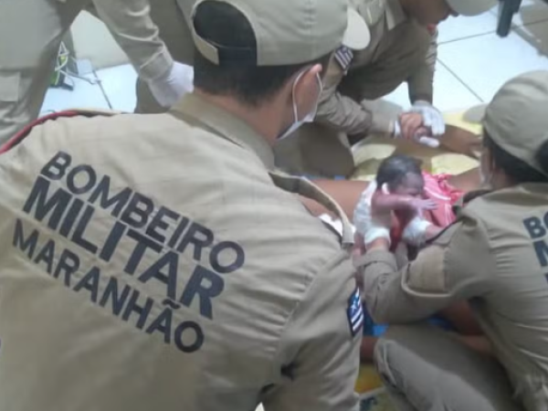 Mulher dá à luz dentro de academia do Corpo de Bombeiros 