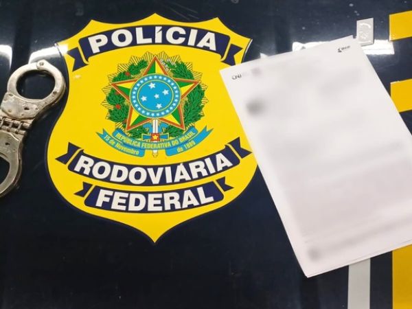 Motorista com mandado de prisão é preso pela PRF em Caxias