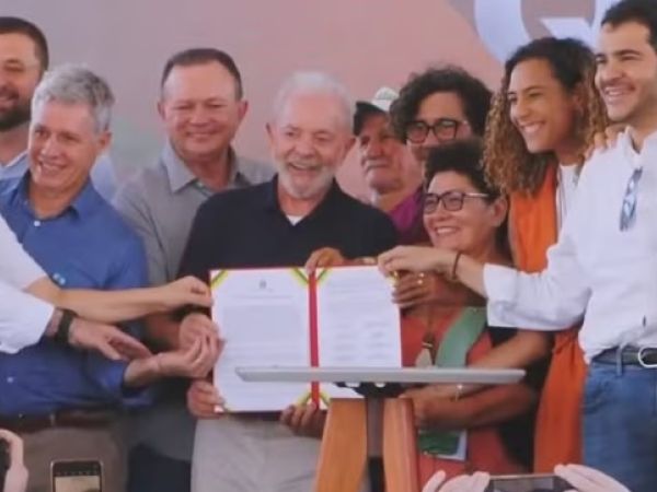 Lula assina decreto de conciliação entre quilombolas e Centro de Lançamento de Foguetes no MA; impasse durou 40 anos