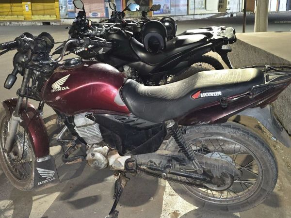 Motocicleta roubada é recuperada pela Polícia Militar no bairro Antenor Viana