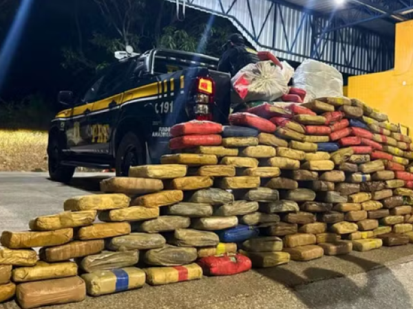 PRF apreende mais de 400 kg de ‘supermaconha’ escondidos em fundo falso de caminhão na BR-316