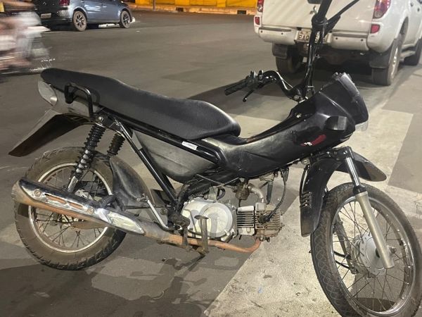 Motocicleta furtada é apreendida após perseguição policial no bairro Cangalheiro