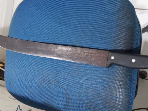 Ex-companheiro e filho são suspeitos de agredir mulher com socos e facão no João Viana