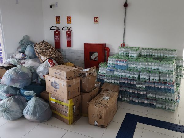 PRF recebe donativos para as vítimas das chuvas no RS
