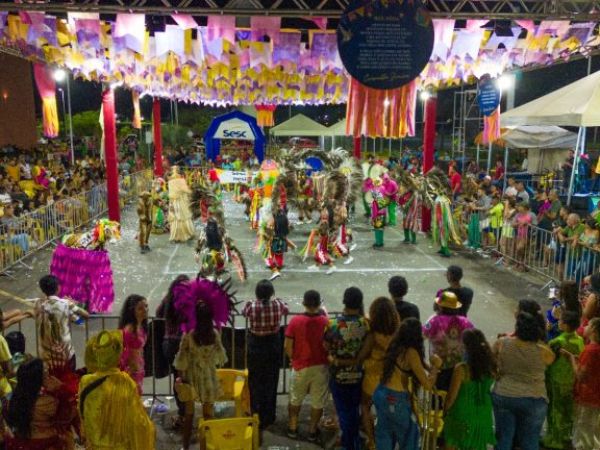 A temporada 2025 do Arraial do Sesc acontece no Caxias Shopping Center a partir desta quarta