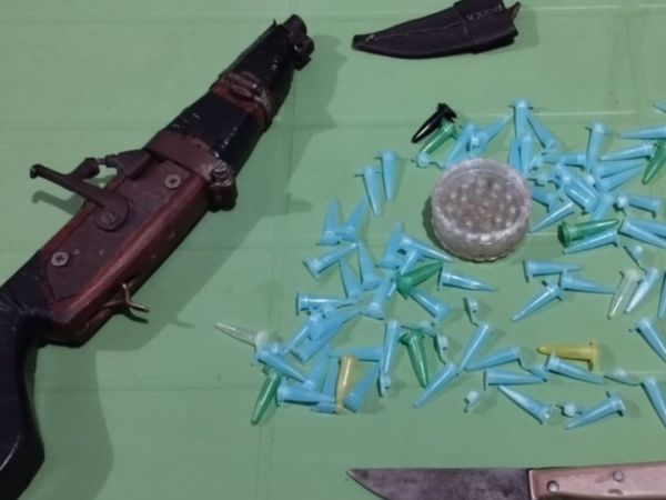 PM prende homem por tráfico de drogas, porte ilegal de arma de fogo e cumpre mandado de prisão em Aldeias Altas