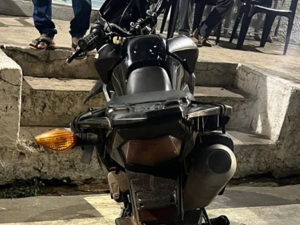 Motocicleta roubada é encontrada em matagal