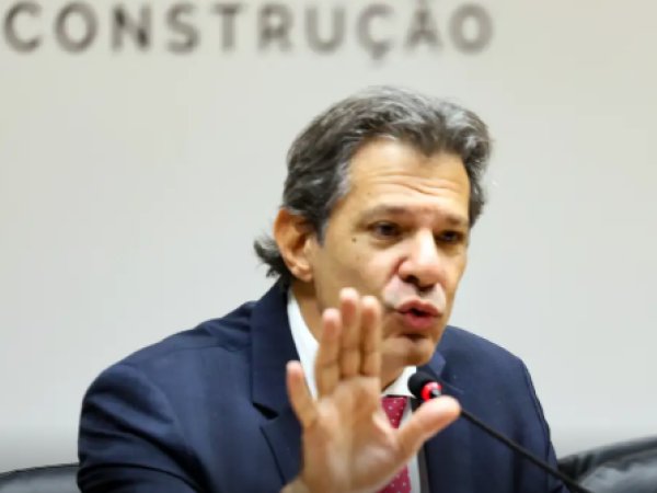 Brasil não sairá da mesa de negociação com EUA, diz Haddad