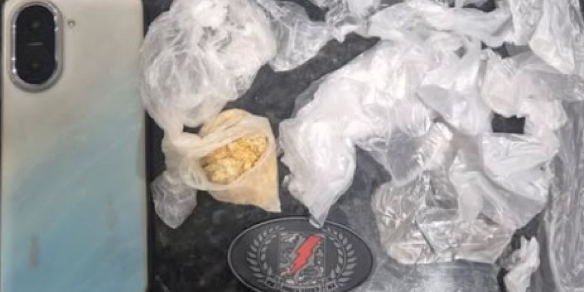 Casal é detido por suspeita de tráfico de drogas no bairro Vila São José